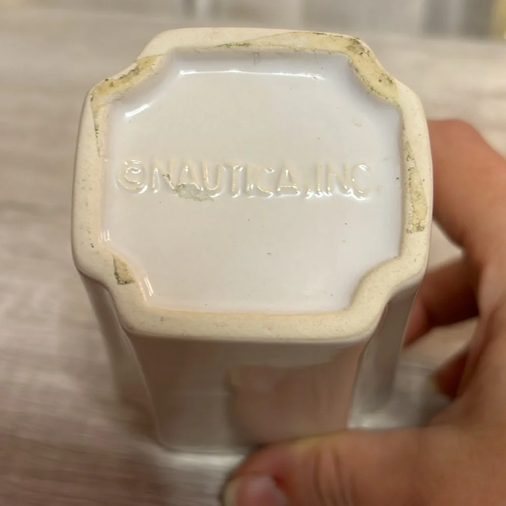 Nautica Toothbrush Holder